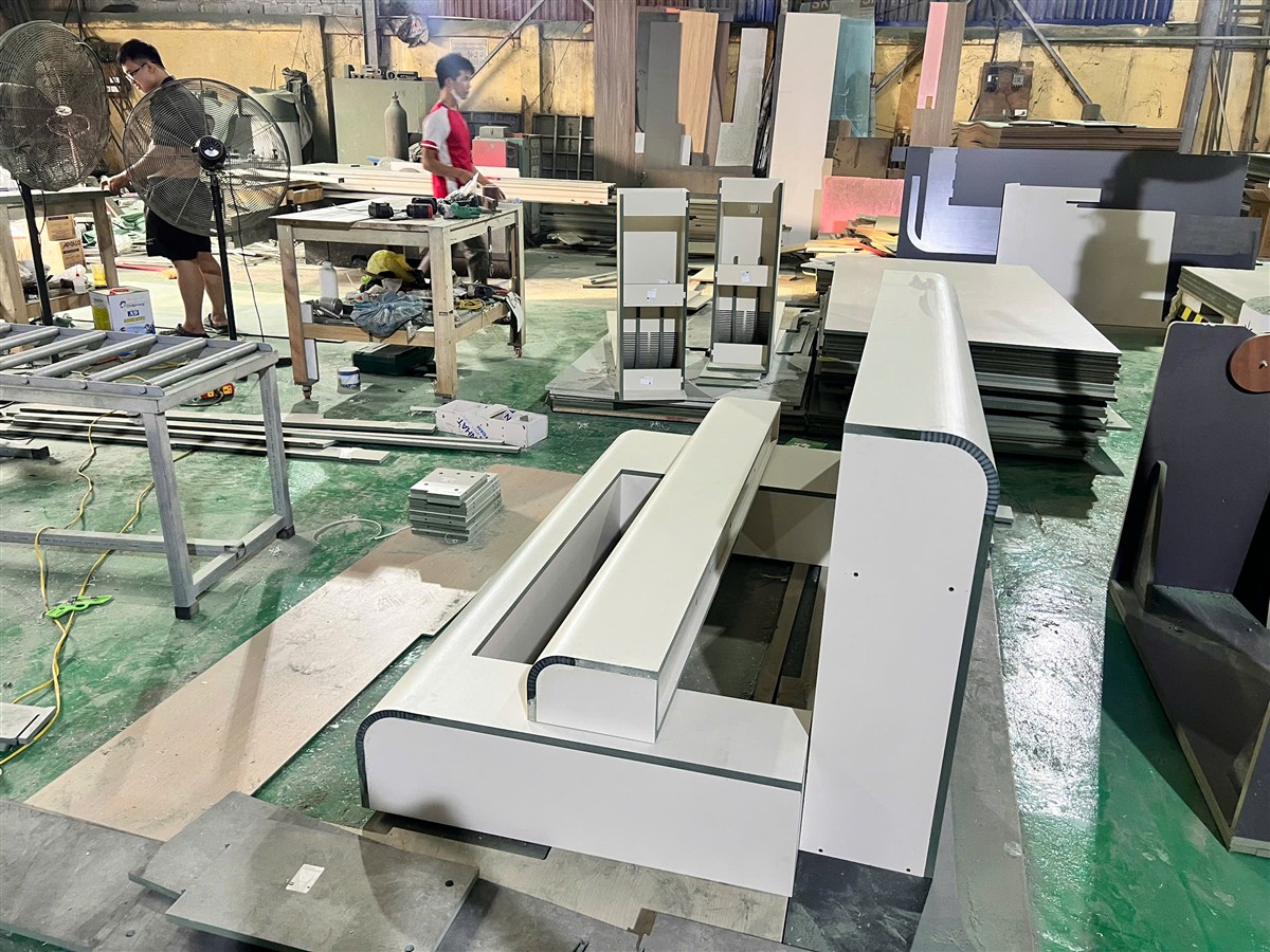 Thợ gia công sản phẩm